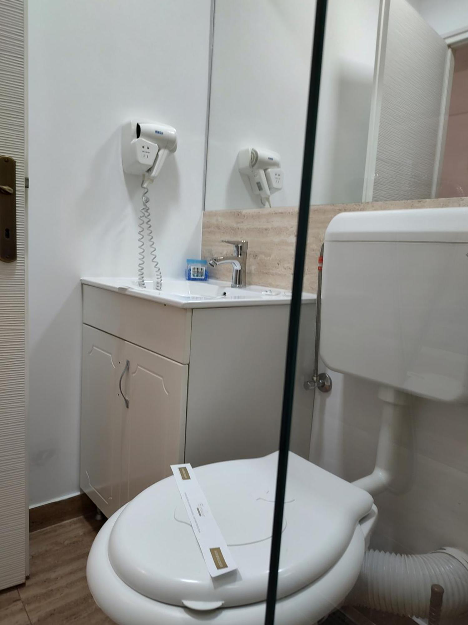 Puzzle Magic Bed & Breakfast Pitesti Exterior photo